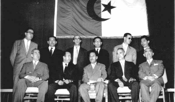Algérie en arabe Barr al-Djāza'ir République démocratique et populaire d' Algérie - LAROUSSE