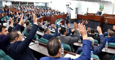 L’APN adopte cinq textes de loi majeurs : Le code de la route et la loi sur la criminalisation de la colonisation validées L’APN adopte cinq textes de loi majeurs : Le code de la route et la loi sur la criminalisation de la colonisation validées