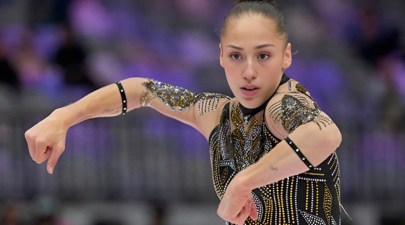 Coupe du monde de gymnastique (Étape de Bakou) : Kaylia Nemour et Luna Hamames alignées