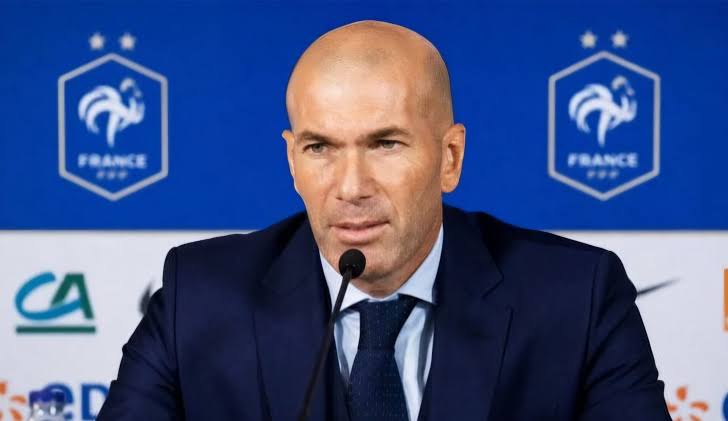 Premier franco-algérien à occuper le poste : Zinédine Zidane nommé à la tête de l’équipe de France
