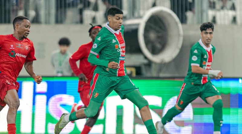 Battu 2-0 à Abeokuta, le Mouloudia d&rsquo;Alger a signé une nuit de légende vendredi soir en balayant les Nigérians d&rsquo;Enugu Rangers (3-0). Une remontada à la 1976, arrachée dans les arrêts de jeu, qui qualifie le Doyen en phase de groupes de la Ligue des champions pour la troisième fois de rang.