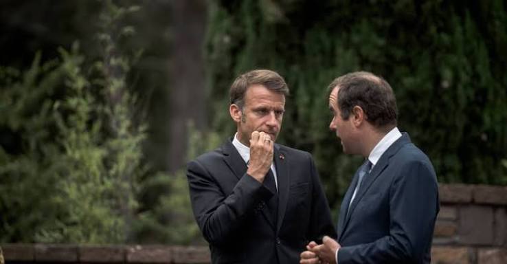 France  : Le pouvoir pris au piège entre colère de la rue et impasse budgétaire