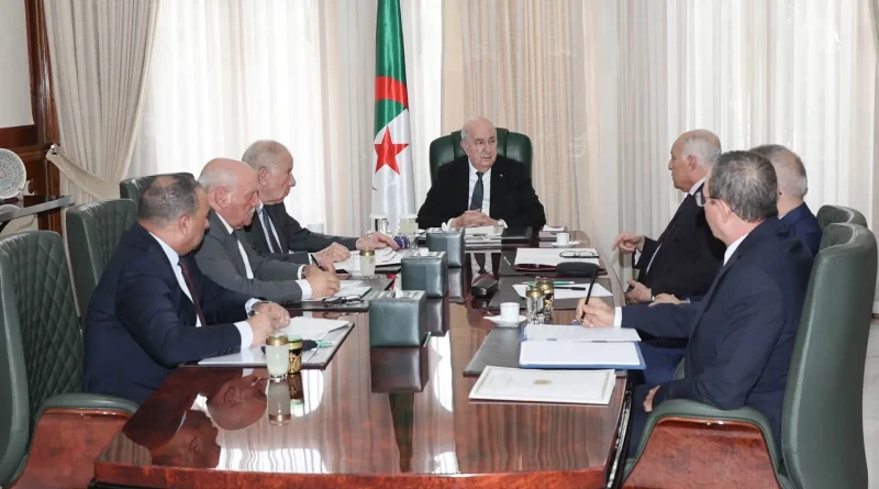 En présence du haut commandement et du ministre des Affaires étrangères : Tebboune préside une réunion de coordination